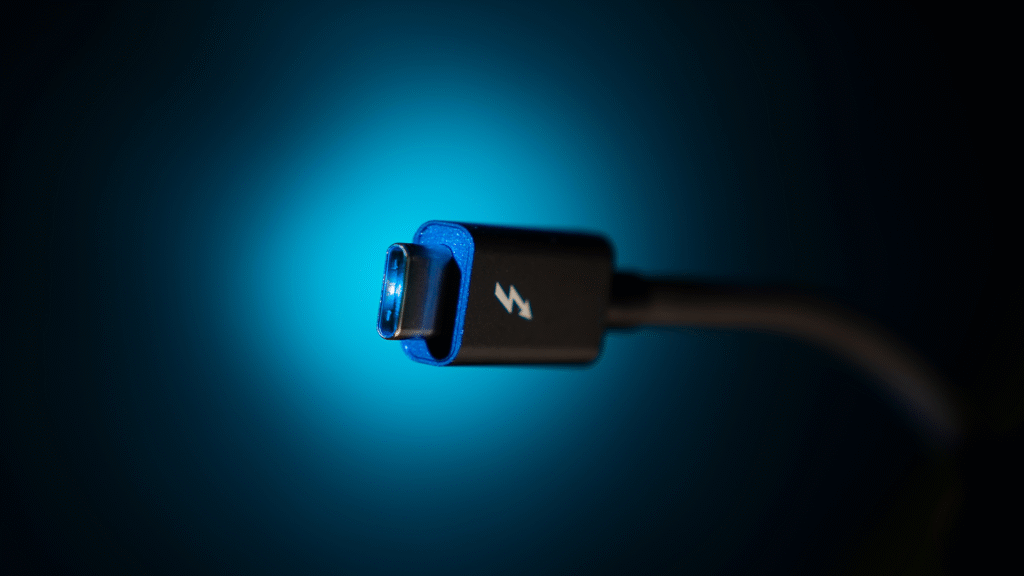 SB-C cable and port supporting USB4 Version 2 at 80Gbps