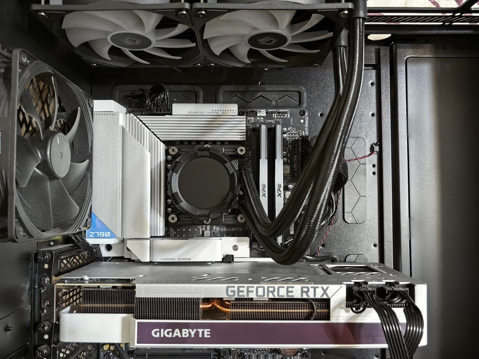 Premium mini-ITX build with wood and aluminum case panels